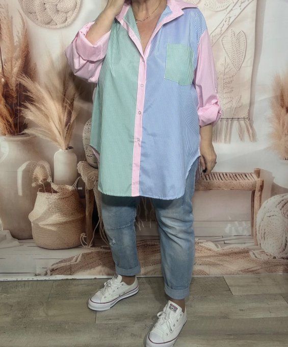 Chemise oversize asymétrique rayée vert et bleu sur fond rose bonbon du 42 au 52/54