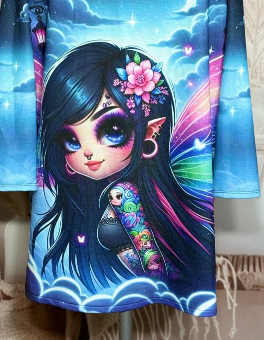 Robe-sweat trapèze à capuche multicolore The Tattoo Pretty Girl du 40 au 50/52 