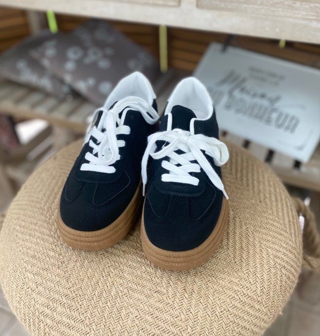 Baskets à lacets suédine noire & blanche confort ++++ du 38 au 41 