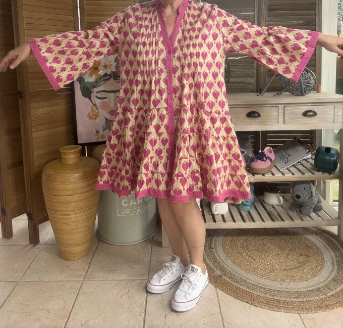 Robe courte trapèze beige coeurs Fuschia du 38 au 46/48  