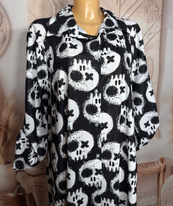 Maxi-chemise trapèze asymétrique noire Skulls Calaveras blanches du 40 au 50 et même +