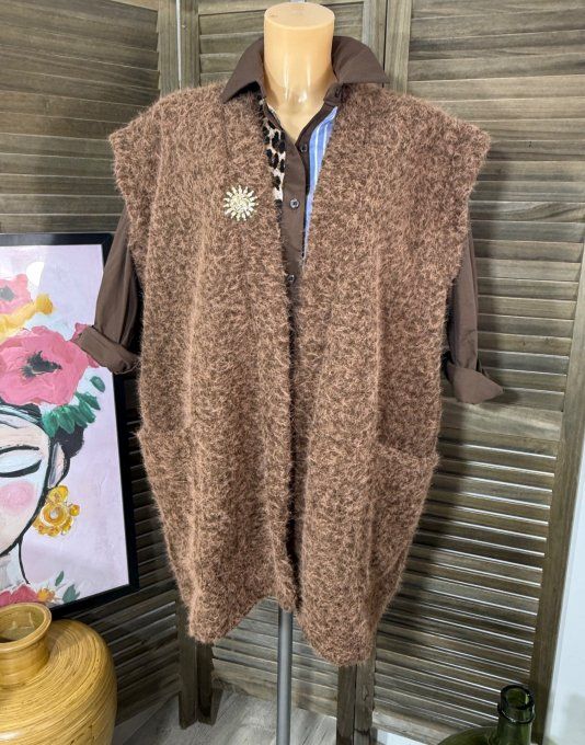 Veste sans manches façon gilet bouclette Chocolat + broche dorée Soleil du 40 au 52 et même +