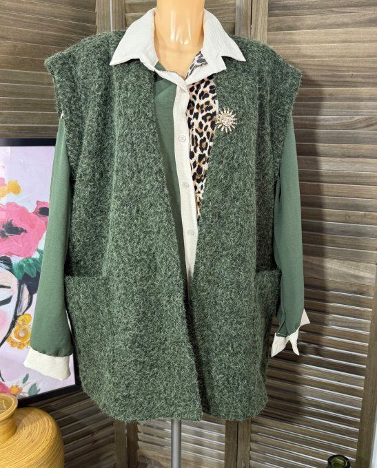 Veste sans manches façon gilet bouclette Kaki + broche dorée Soleil du 40 au 52 et même +