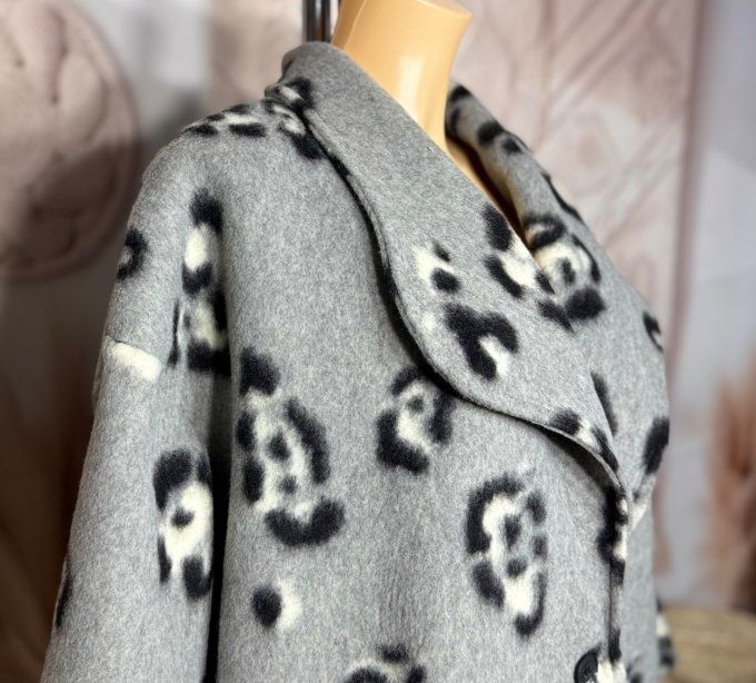 Manteau mi-long oversize polaire gris perle et Léopard du 42 au 52/54 et même +