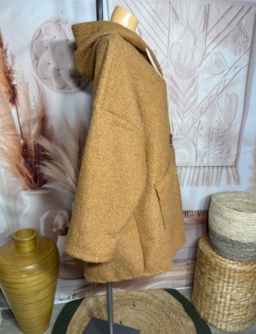 Manteau à capuche mi-long bouclette Camel boutons dorés du 40 au 48/50 et même +  