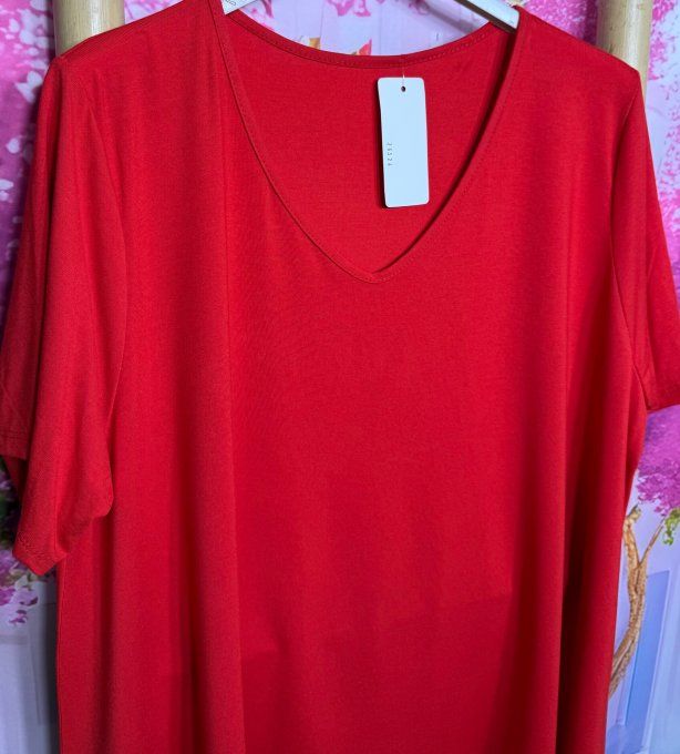 Top trapèze rouge manches courtes col V collection Les Basiques du Dressing du 40 au 54
