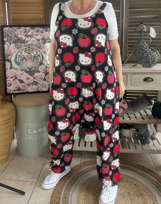 Combinaison salopette noire Hello Kitty & Red Apples du 38 au 52