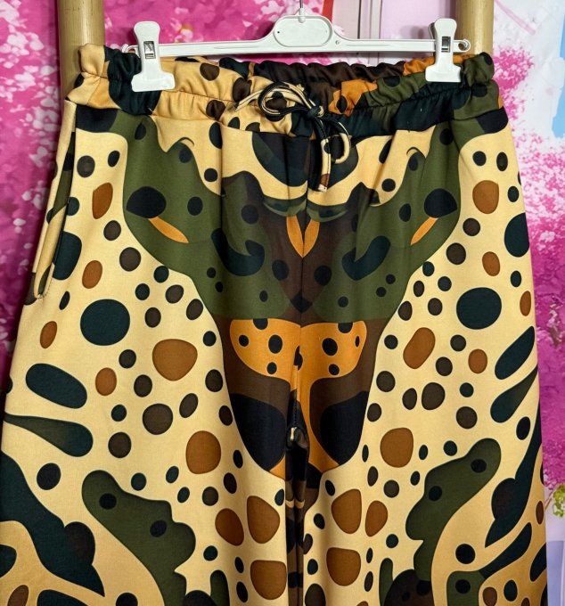 Panta-jogg cuisses larges / Pantalon "Cocoon" Léopard Camel Kaki Safari Spirit confort + du 38 au 48