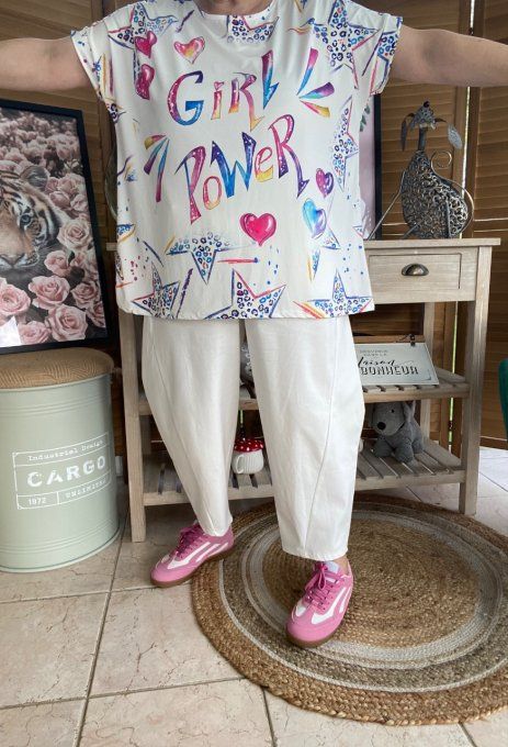 Top ample blanc Girl Power & étoiles multicolores du 38 au 50 