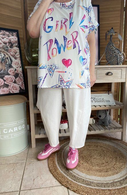 Top ample blanc Girl Power & étoiles multicolores du 38 au 50 