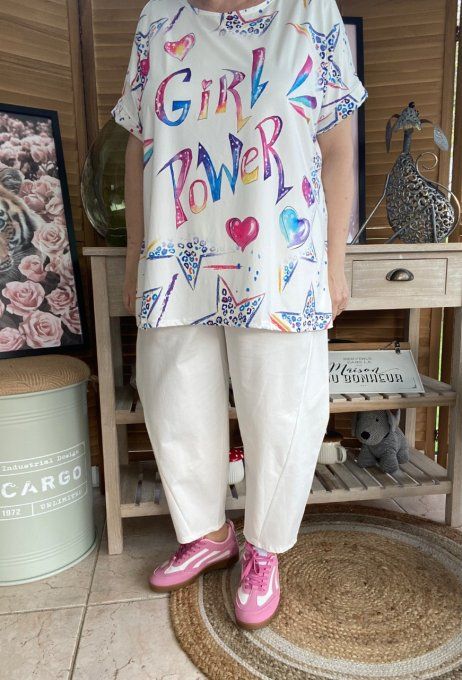 Top ample blanc Girl Power & étoiles multicolores du 38 au 50 