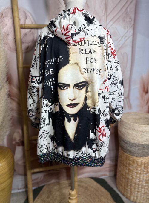 Sweat à capuche long graffitis Cruella Modern Vibes paillettes du 40 au 50/52 