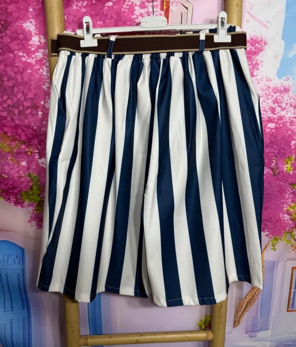 AVEC DEFAUT !!! Bermuda Short long cuisses larges  blanc rayé marine + ceinture du 42 au 54