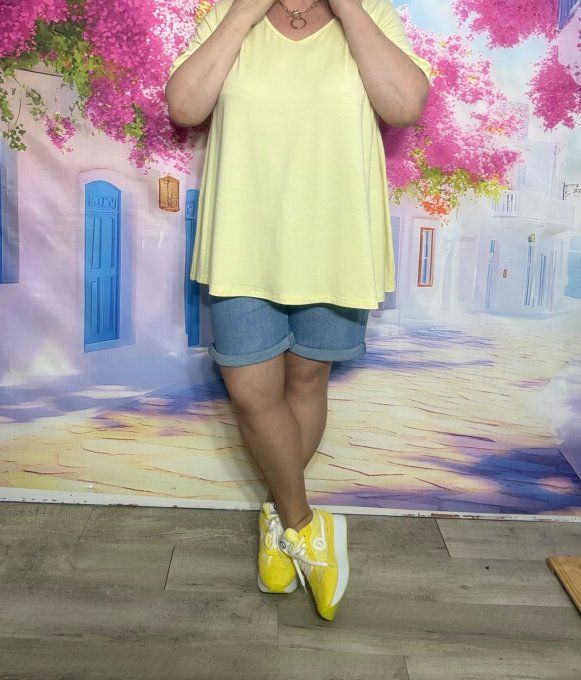 Top trapèze jaune pastel manches courtes col V collection Les Basiques du Dressing du 40 au 54
