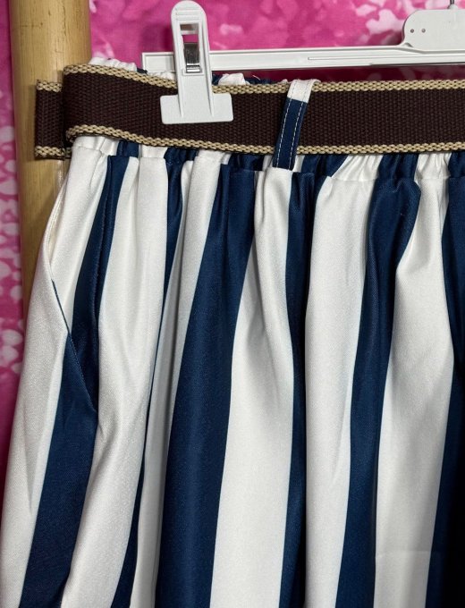 AVEC DEFAUT !!! Bermuda Short long cuisses larges  blanc rayé marine + ceinture du 42 au 54