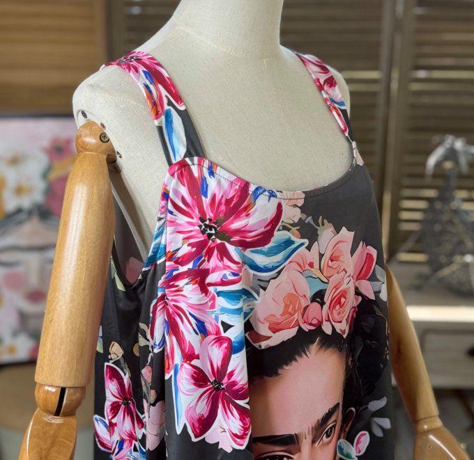 Top débardeur trapèze noir grisé Frida Kahlo aux Fleurs du 40 au 50/52 