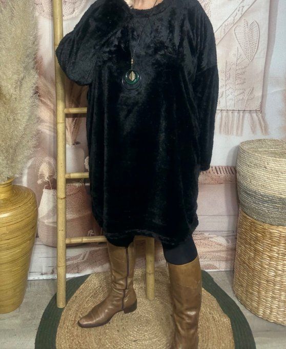 Robe ou maxi-sweat peluche noire + collier douceur +++ du 40 au 50 