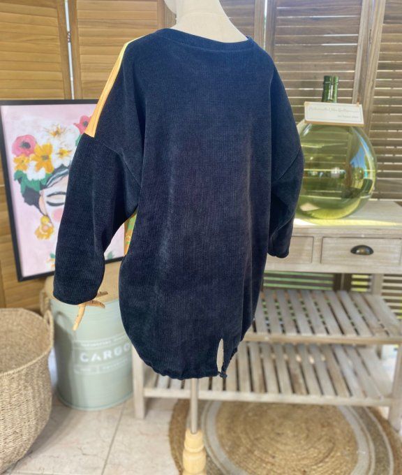 Sweat manches longues satiné et velours noir La Fillette et son chat du 40 au 50