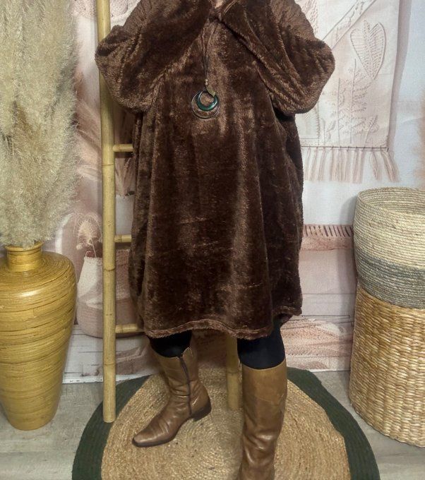 Robe ou maxi-sweat peluche chocolat + collier douceur +++ du 40 au 50