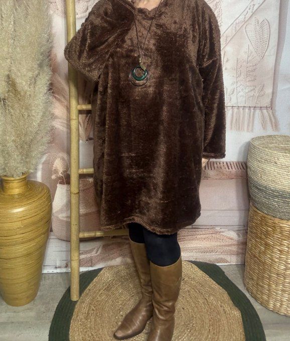 Robe ou maxi-sweat peluche chocolat + collier douceur +++ du 40 au 50