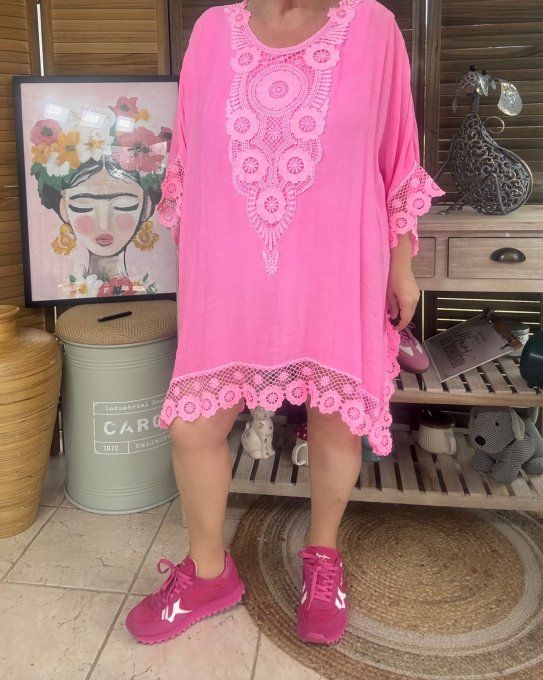 Tunique de plage façon poncho rose fluo broderie anglaise du 42 au 56