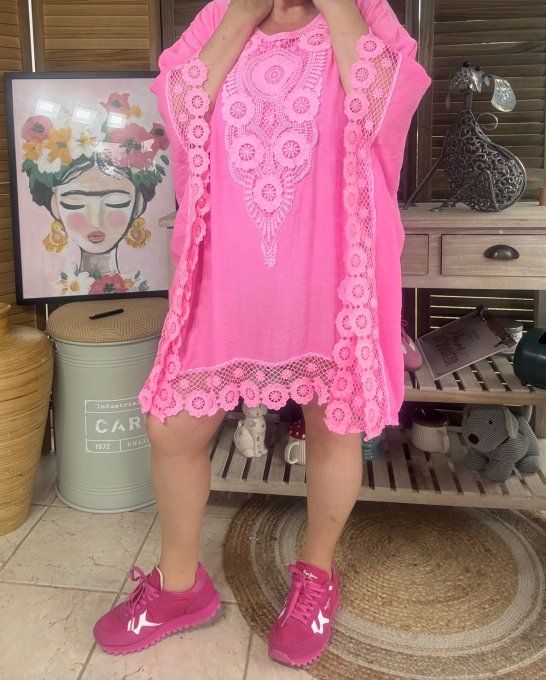 Tunique de plage façon poncho rose fluo broderie anglaise du 42 au 56
