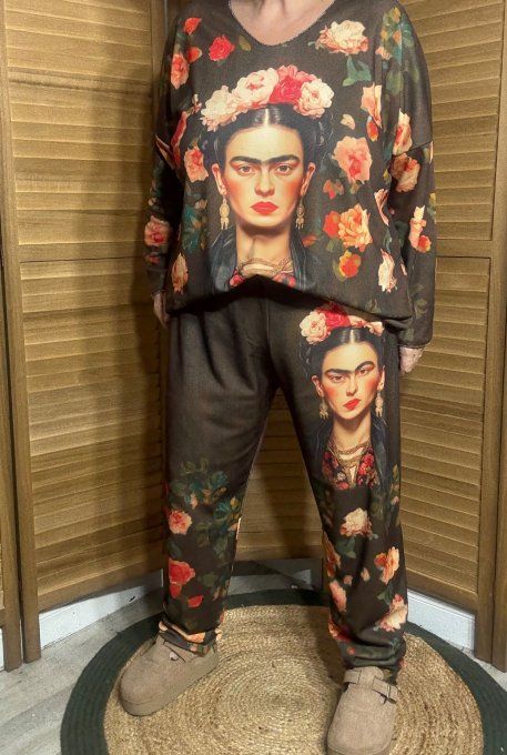 Ensemble Cocooning ou pyjama marron Frida Kahlo polaire confort +++ du 40 au 52/54