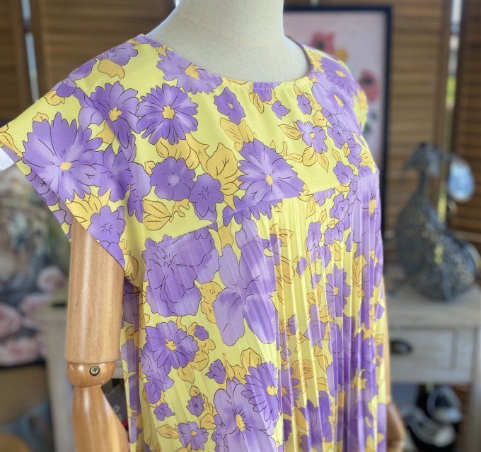 Robe ample longue plissée manches courtes Fleurs Printanières jaunes et Lilas du 38 au 48/50