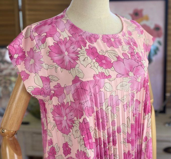 Robe ample longue plissée manches courtes Fleurs Printanières fuschia et rose poudré du 38 au 48/50