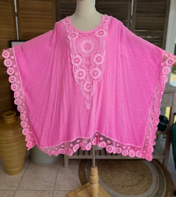 Tunique de plage façon poncho rose fluo broderie anglaise du 42 au 56