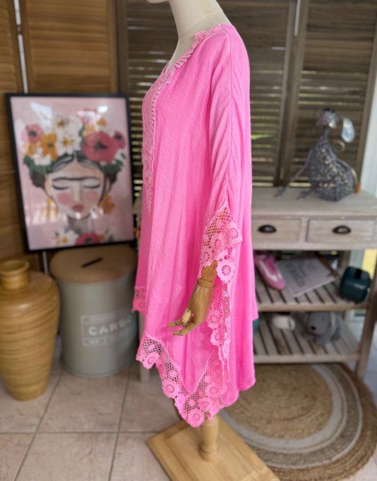 Tunique de plage façon poncho rose fluo broderie anglaise du 42 au 56