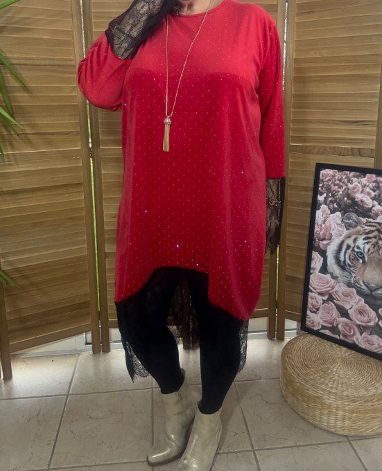 Robe asymétrique mi-longue velours rouge dentelle noire strass argentés du 38 au 48/50