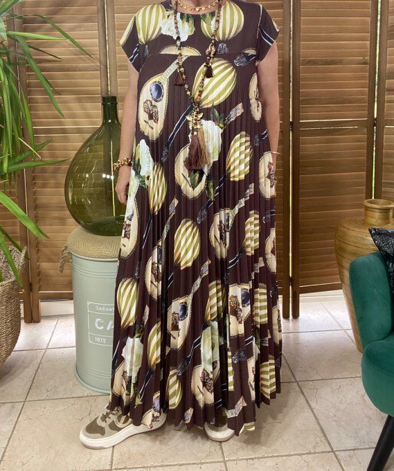 Robe ample longue plissée manches courtes chocolat Mandolines et Banjos du 38 au 48
