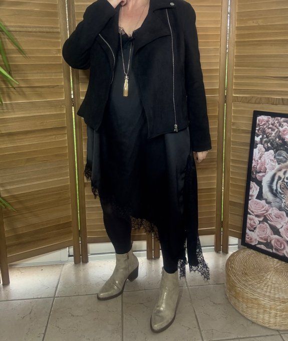 Robe nuisette asymétrique satinée noire et dentelle fines bretelles du 40 au 52 