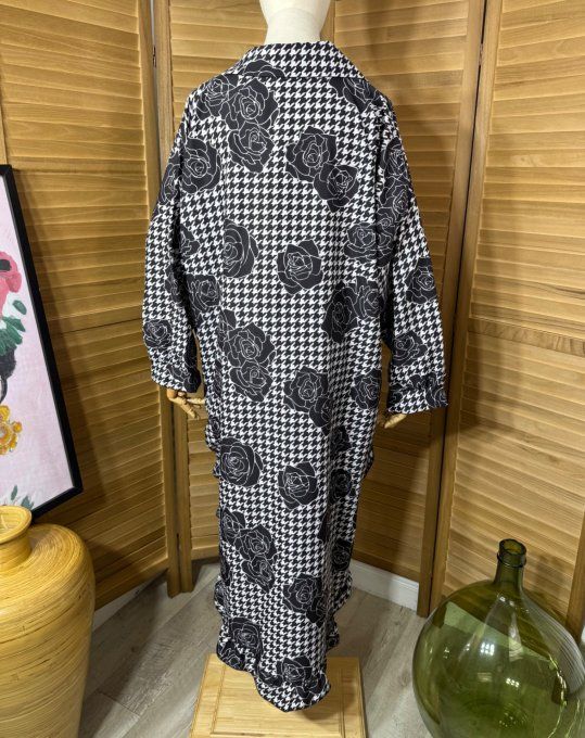Robe-chemise longue noire pieds de coq volantées Roses noires du 40 au 50/52  