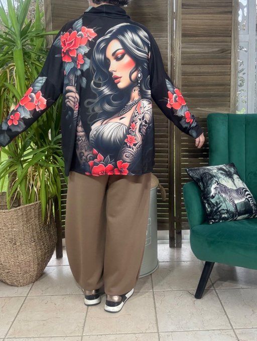 Top ample col bénitier noir Pretty Tattoo Girl & Red Roses du 42 au 54/56  