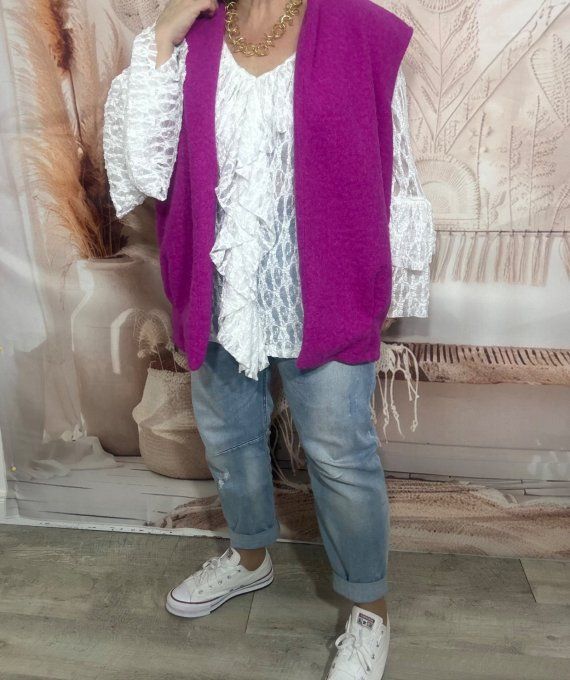 Veste sans manches façon laine bouillie Aubergine +  broche dorée du 40 au 50/52