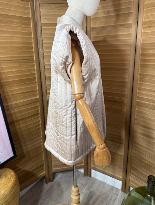 Veste courte sans manches matelassée satinée beige + ceinture du 36 au 50 et même +