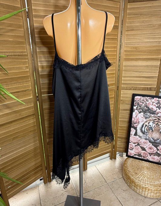 Robe nuisette asymétrique satinée noire et dentelle fines bretelles du 40 au 52 