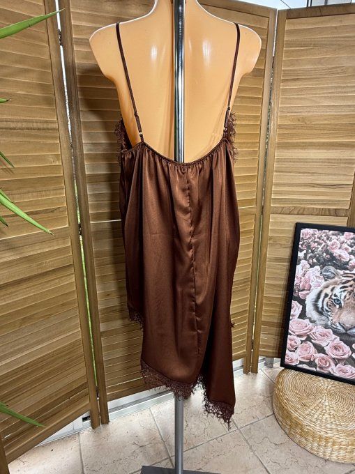 Robe nuisette asymétrique satinée chocolat et dentelle bretelles réglables du 40 au 52 
