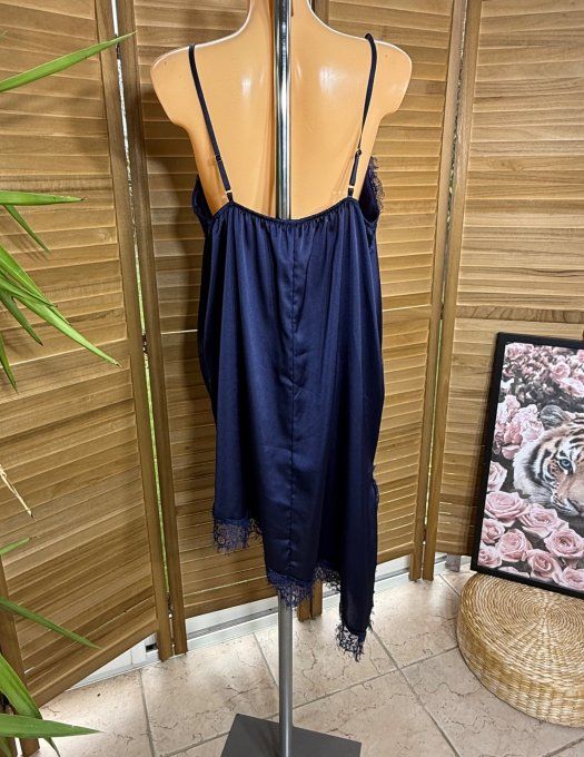 Robe nuisette asymétrique satinée marine et dentelle bretelles réglables du 40 au 52 