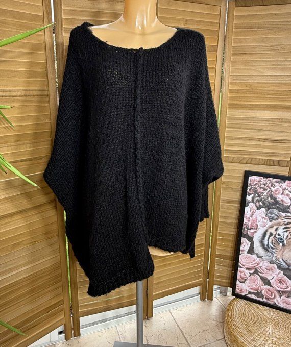 pull asymétrique oversize sans laine noir col V douceur +++ du 42 au 56/58 