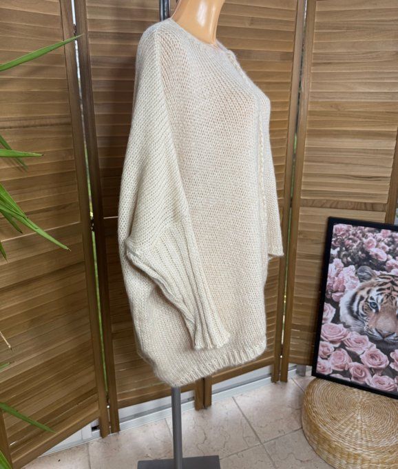 pull asymétrique oversize sans laine beige col V douceur +++ du 42 au 56/58 