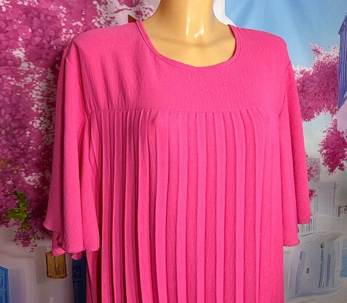 Robe mi-longue plissée Fuschia manches courtes volantées légèreté ++++ du 40 au 52/54 