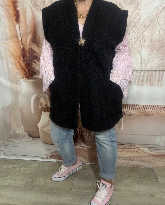 Gilet sans manches noir + broche Soleil du 42 au 52/54 et même + 