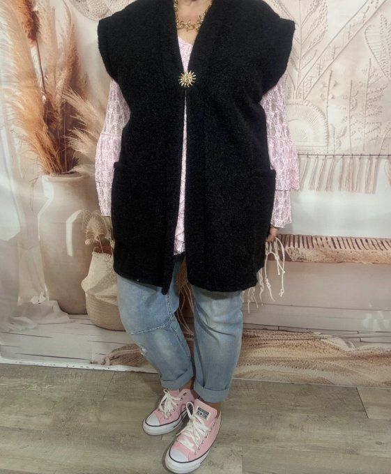 Gilet sans manches noir + broche Soleil du 42 au 52/54 et même + 