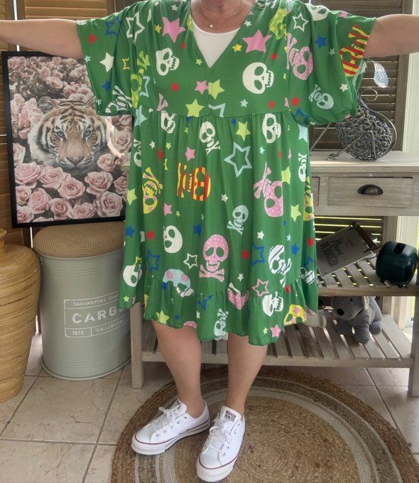 Robe trapèze courte verte Mexican Skulls  & étoiles multicolores du 40 au 52 