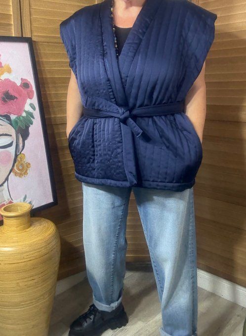 Veste courte sans manches matelassée satinée marine + ceinture du 36 au 50 et même + 