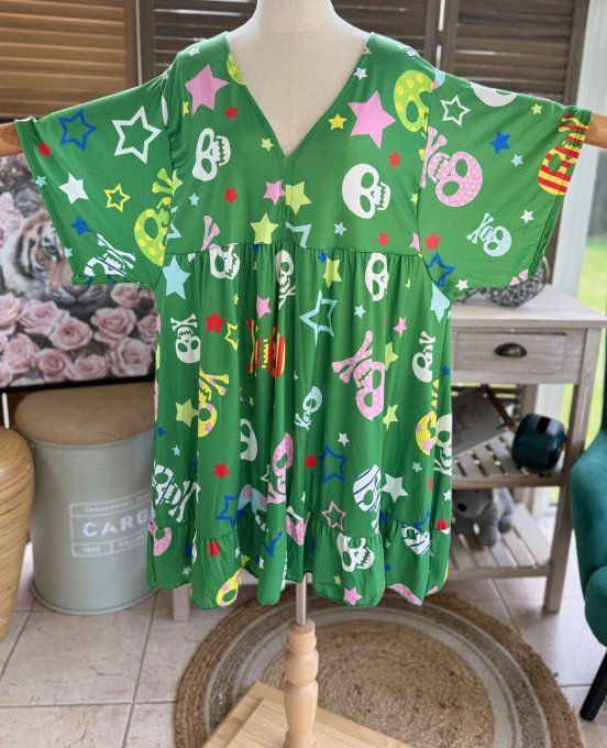 Robe trapèze courte verte Mexican Skulls  & étoiles multicolores du 40 au 52 
