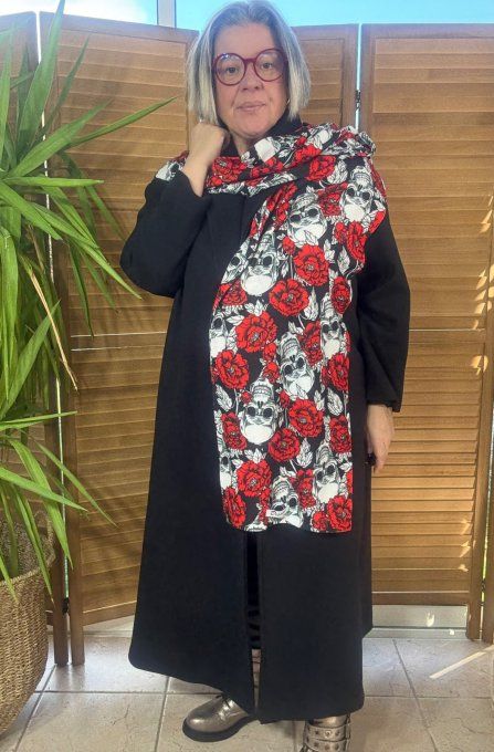 Grande écharpe sans laine double épaisseur All over Skulls & Red Flowers douceur ++ 